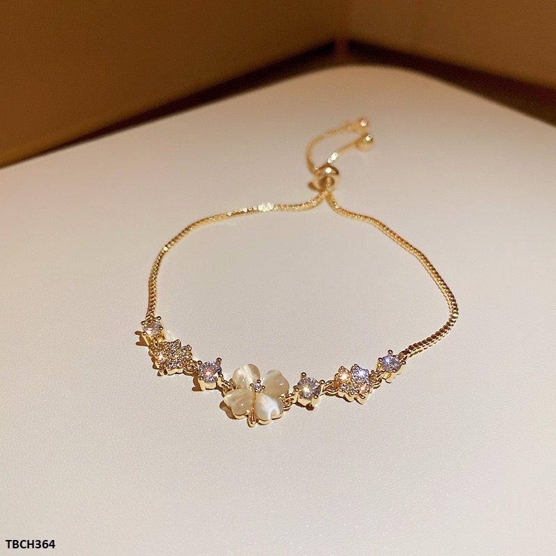 Elegant Floral Crystal Bracelet ( Allow to open )