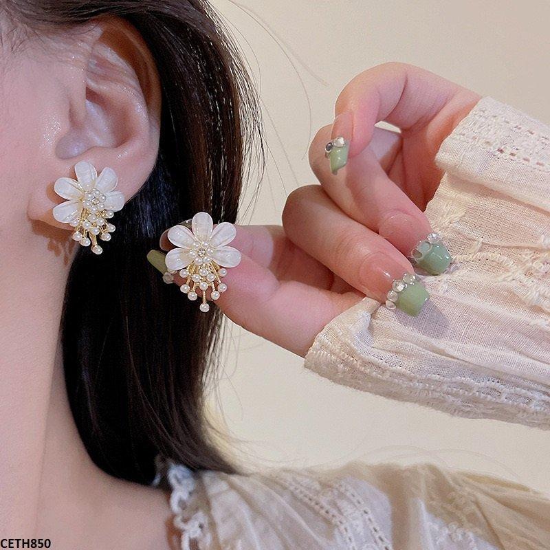 Pearl Flower Tops Pair  ( Allow to open parcel )
