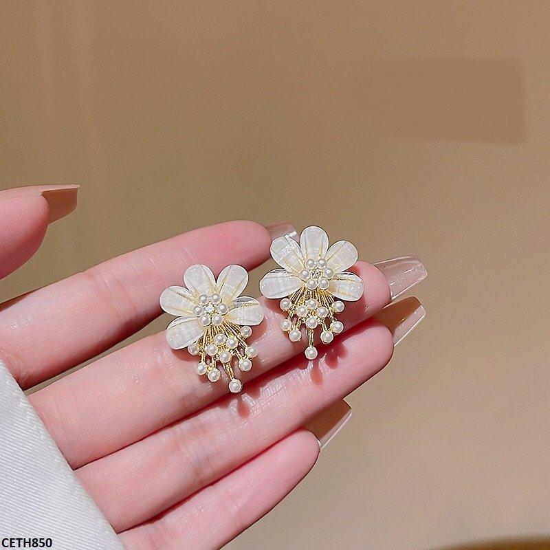 Pearl Flower Tops Pair  ( Allow to open parcel )