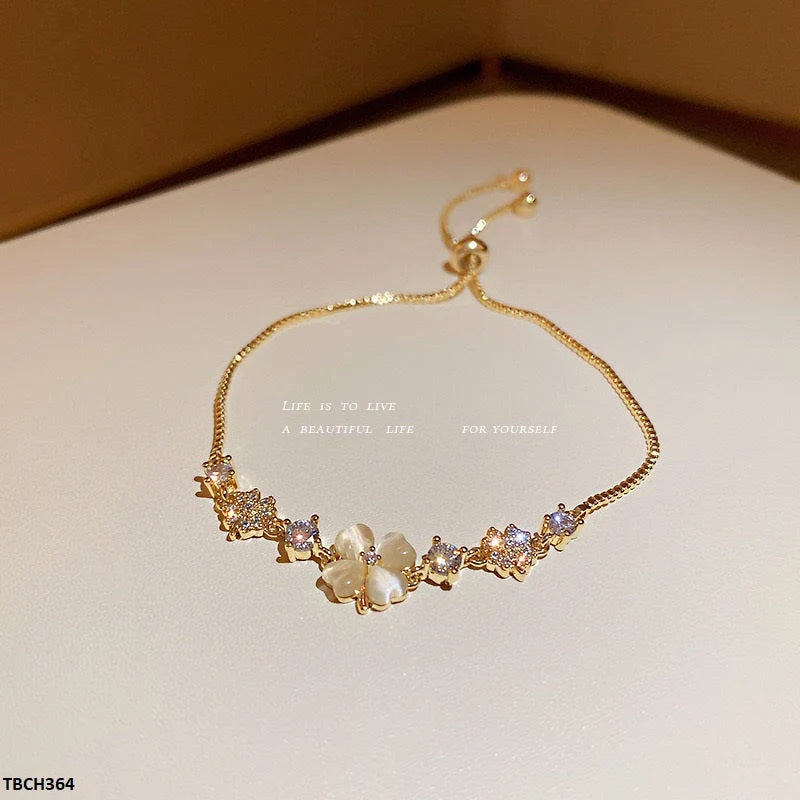 Elegant Floral Crystal Bracelet ( Allow to open )