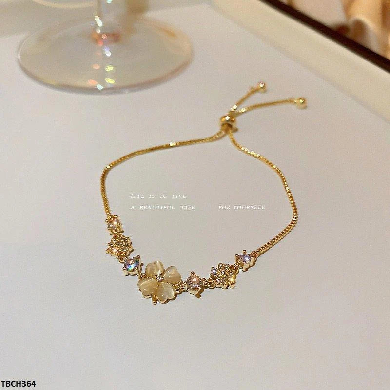 Elegant Floral Crystal Bracelet ( Allow to open )